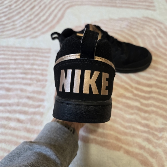 Nike Women's Court Borough Low Sneaker | 7.5 - Picture 5 of 14